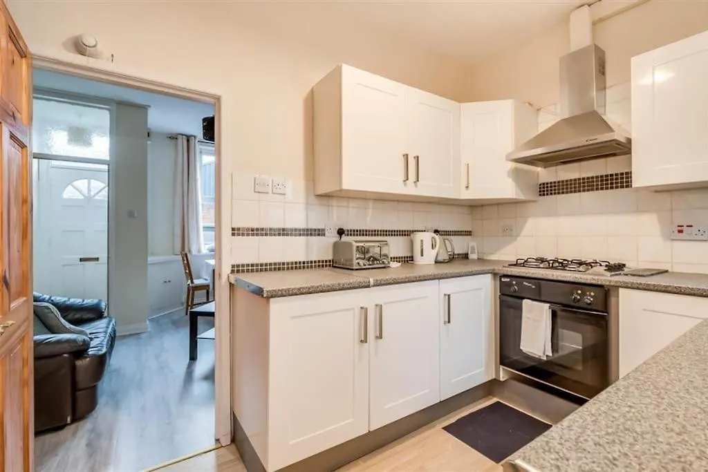Holiday home Beautiful 2 Bed House, South Belfast. 7 Minutes City Centre.