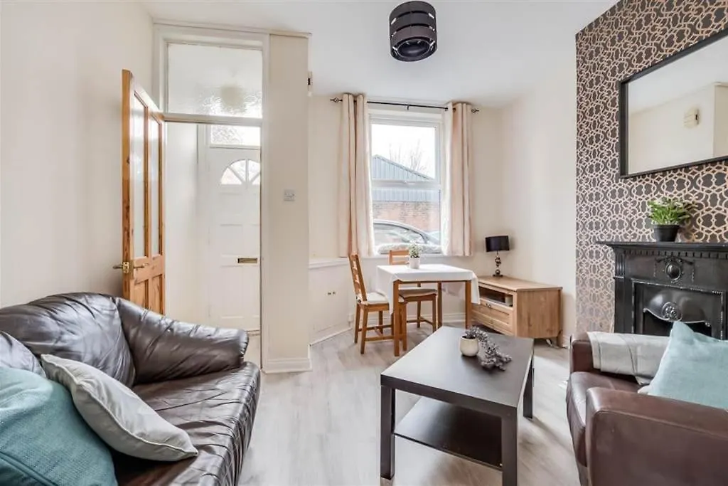 Holiday home Beautiful 2 Bed House, South Belfast. 7 Minutes City Centre.